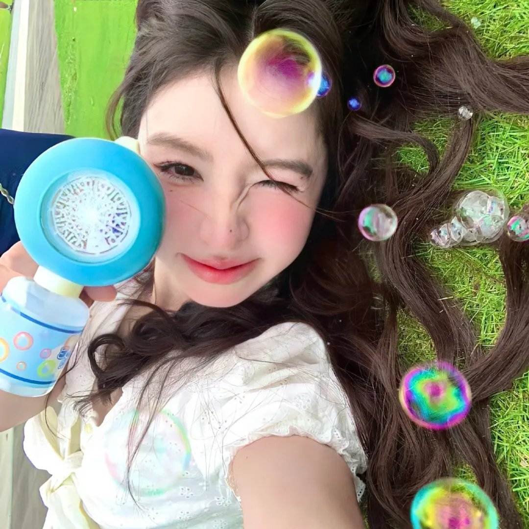 三个摩登女性